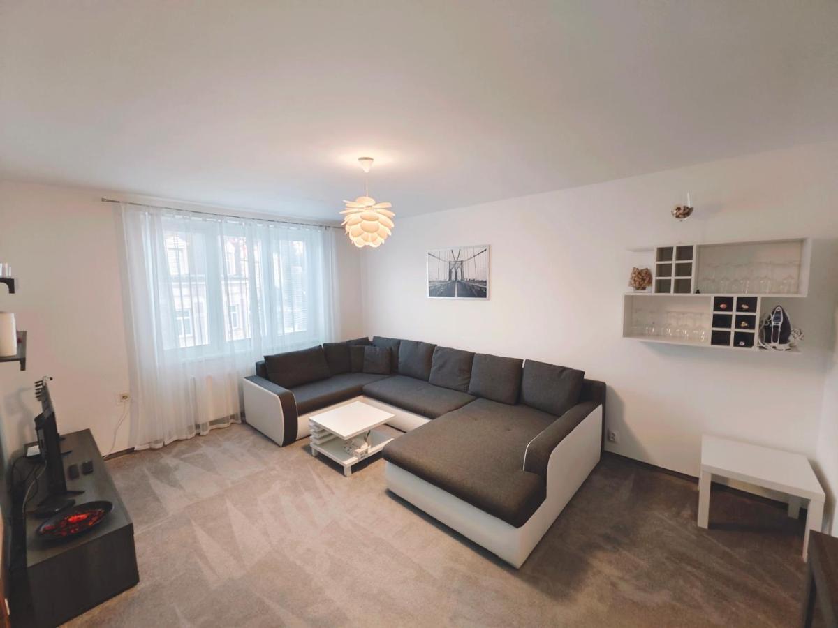 Apartman V Centru Karlovy Vary Bagian luar foto